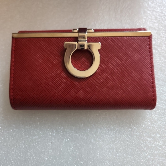 Salvatore Ferragamo Gancio Red Leather Key Case - Picture 7 of 8